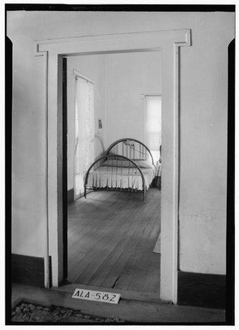 HALL DOOR TREATMENT AND WINDOW IN N.W. ROOM - Meadows House, 342 North College Street, Auburn, Lee County, AL HABS ALA,…