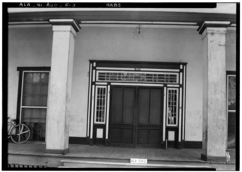 FRONT DOOR TREATMENT - Meadows House, 342 North College Street, Auburn, Lee County, AL HABS ALA,41-AUB,5-3
