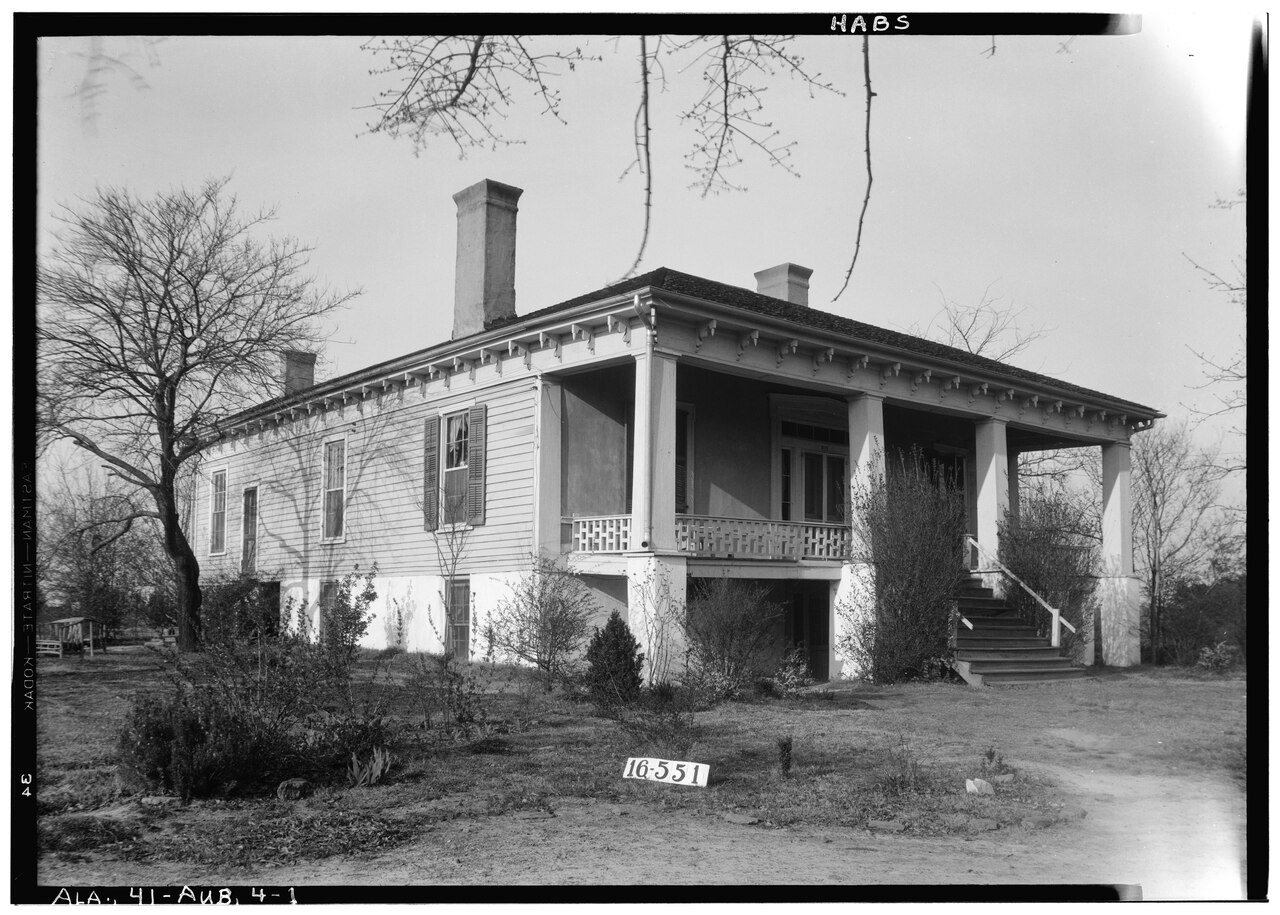 EXTERIOR (FRONT). - Cauthen House, East Drake Avenue, Auburn, Lee County, AL HABS ALA,41-AUB,4-1