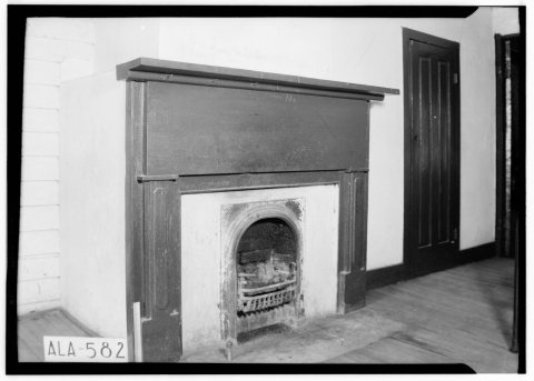 FIREPLACE AND DOOR IN S.E. BED ROOM - Meadows House, 342 North College Street, Auburn, Lee County, AL HABS ALA,41-AUB,5…