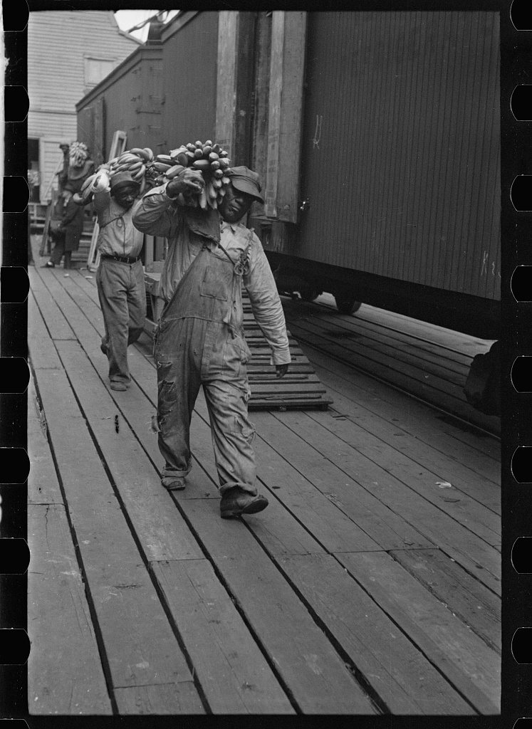 Loading bananas
