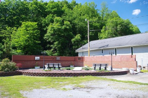 St-Charles-mining-monument-va