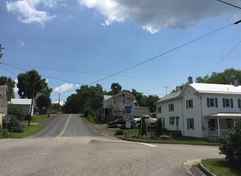 2016-07-19 11 02 58 View north along Middle Road (Virginia State Secondary Route 614) from Virginia State Route 42 (Sen…