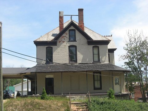 Davis Street 200 in