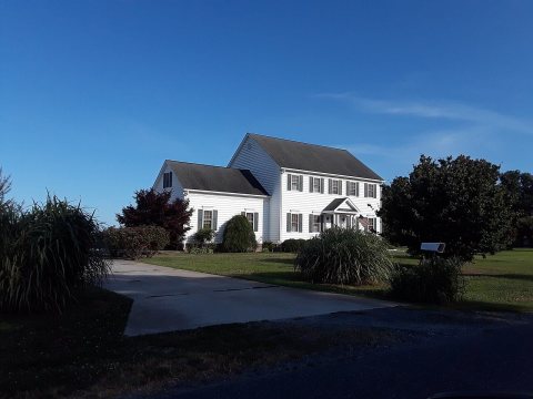 Modest house in Modest Town (ha)