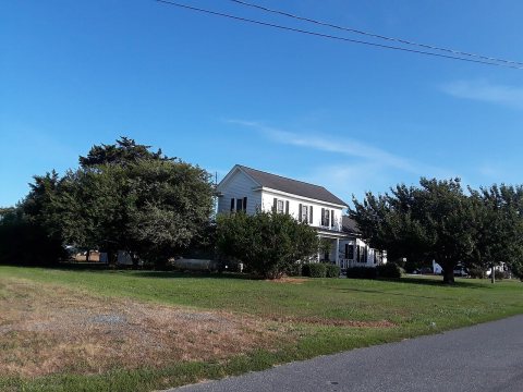 Entering the town of Modest Town