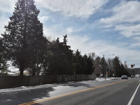 Snow along Telegraph Road