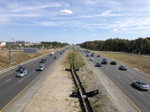 2019-09-27 14 22 35 View east along Virginia State Route 7 (Harry Byrd Highway) from the overpass for Virginia State Ro…