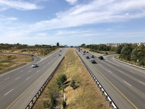 2019-09-27 14 28 40 View west along Virginia State Route 7 (Harry Byrd Highway) from the overpass for Virginia State Ro…