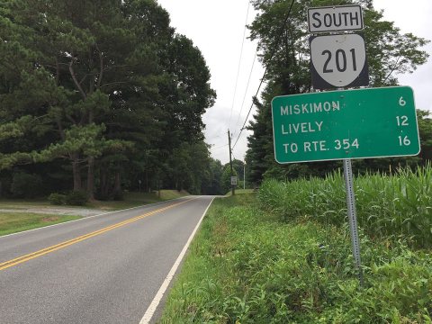 2017-07-05 08 59 42 View south along Virginia State Route 201 (Courthouse Road) at Hill Valley Lane in