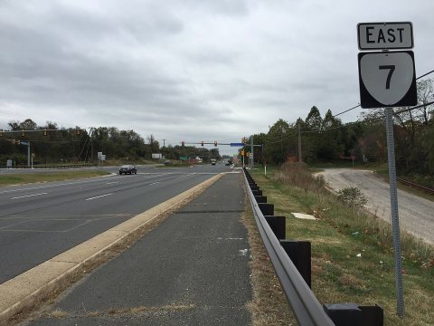 2016-10-27 11 18 23 View east along Virginia State Route 7 (Leesburg Pike) at Dranesville Manor Drive in