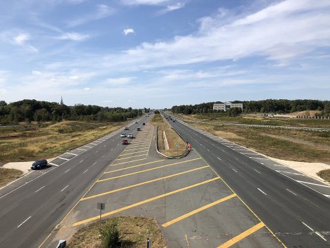 2019-09-27 14 39 49 View west along Virginia State Route 7 (Harry Byrd Highway) from the overpass for Virginia State Ro…