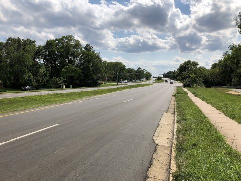 2018-07-29 15 52 16 View west along Virginia State Route 846 (Sterling Boulevard) at Virginia State Route 1419 (Poplar …