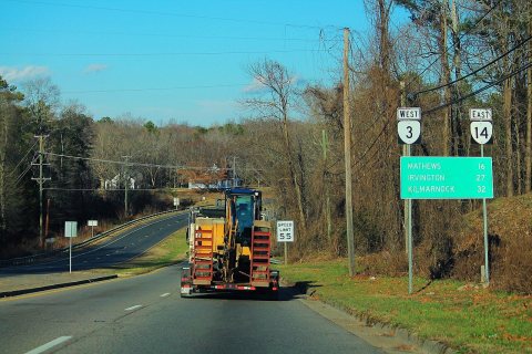 VA3wVA14eRoadSigns-GlousterCourthouse