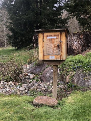 2022-04-19, Little Free Library (Hobart, Washington), 01