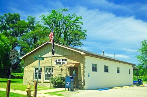 Cayuga-post-office-in