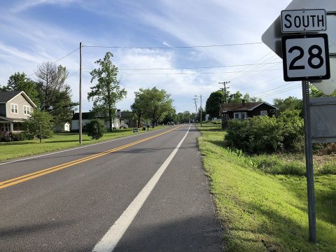 2020-05-26 18 15 04 View south along West Virginia State Route 28 (Cumberland Road) just south of Vine Street in