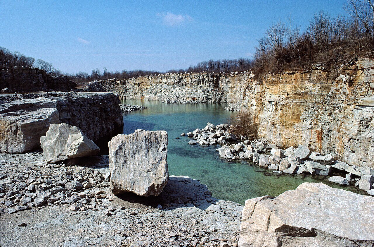 88c128 Abandoned quarry near