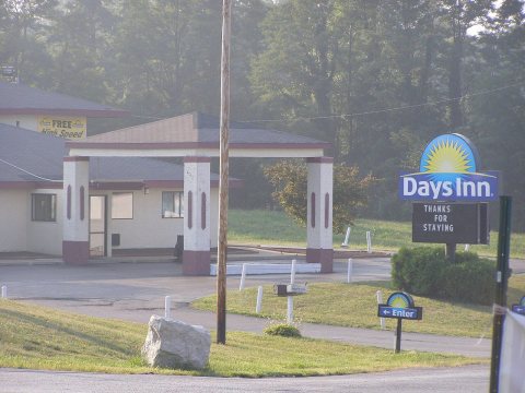 Cloverdale P8290025 (Days Inn)