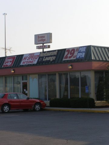 Cloverdale P8290026 (EconoLodge)