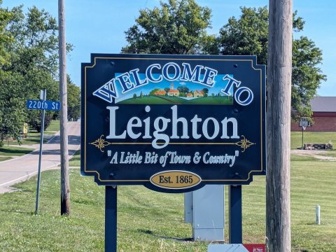 LeightonIowaWelcomSign