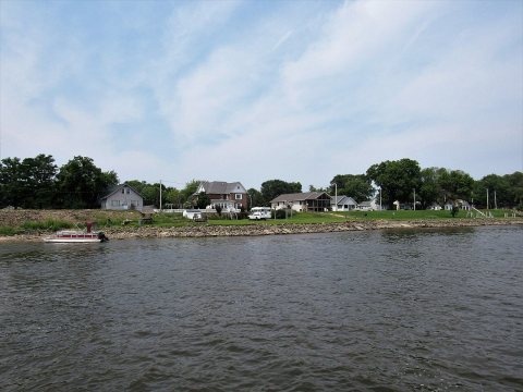Sabula, Iowa from the Mississippi River 01