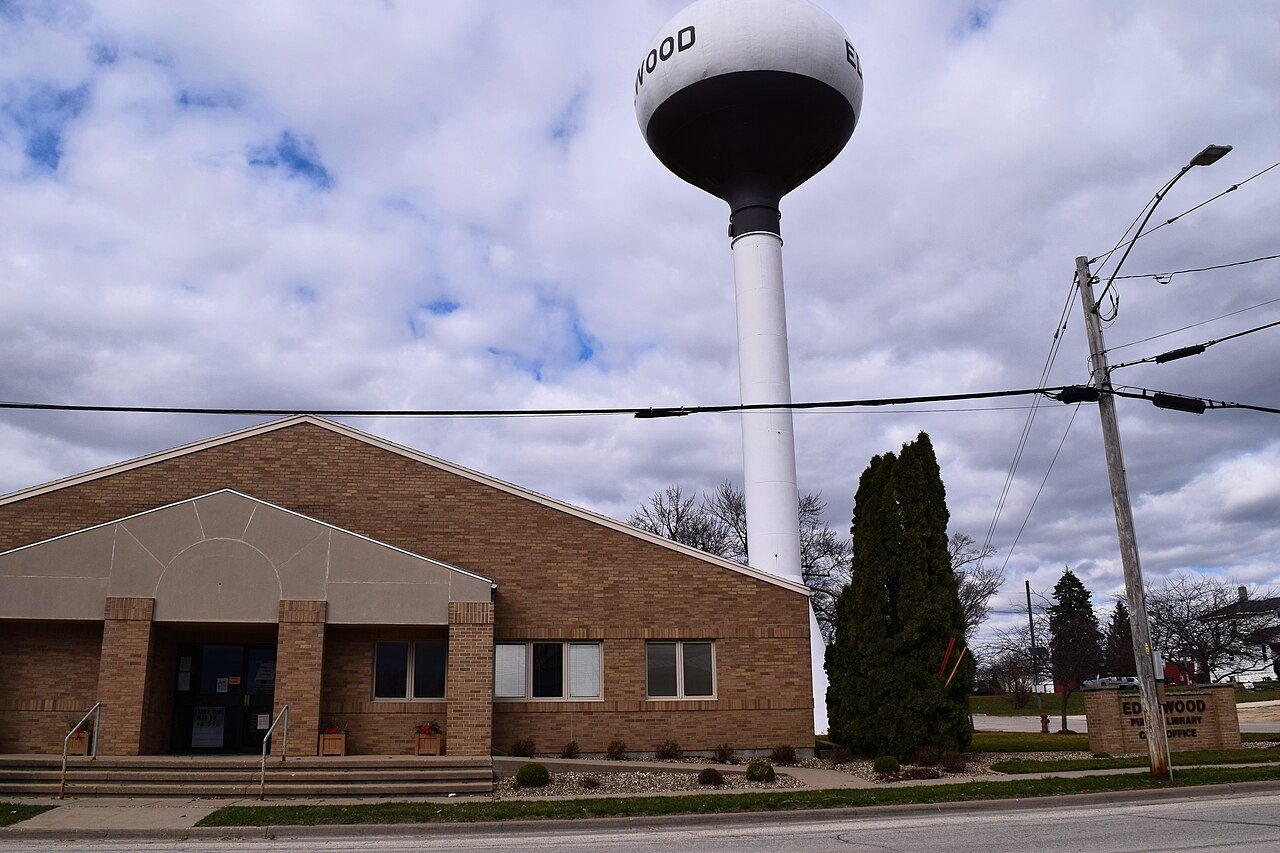 Edgewood, IA library