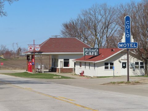 Motel and cafe in