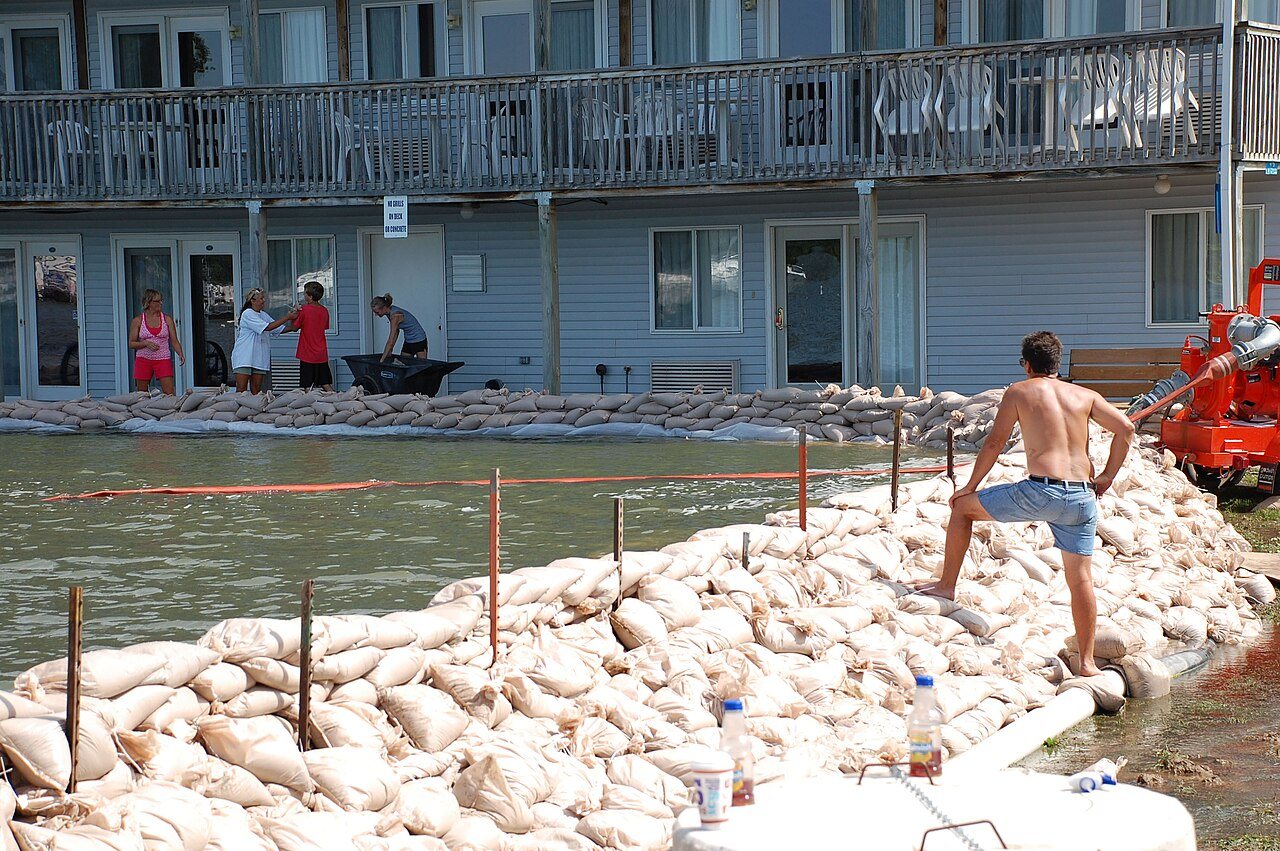 FEMA - 44945 - Sand bag levee in Iowa with waiting for Preliminary Damage Assessment