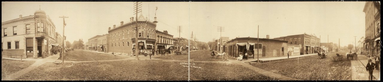 Grinnell, IA, 4th Ave. and Main Sts