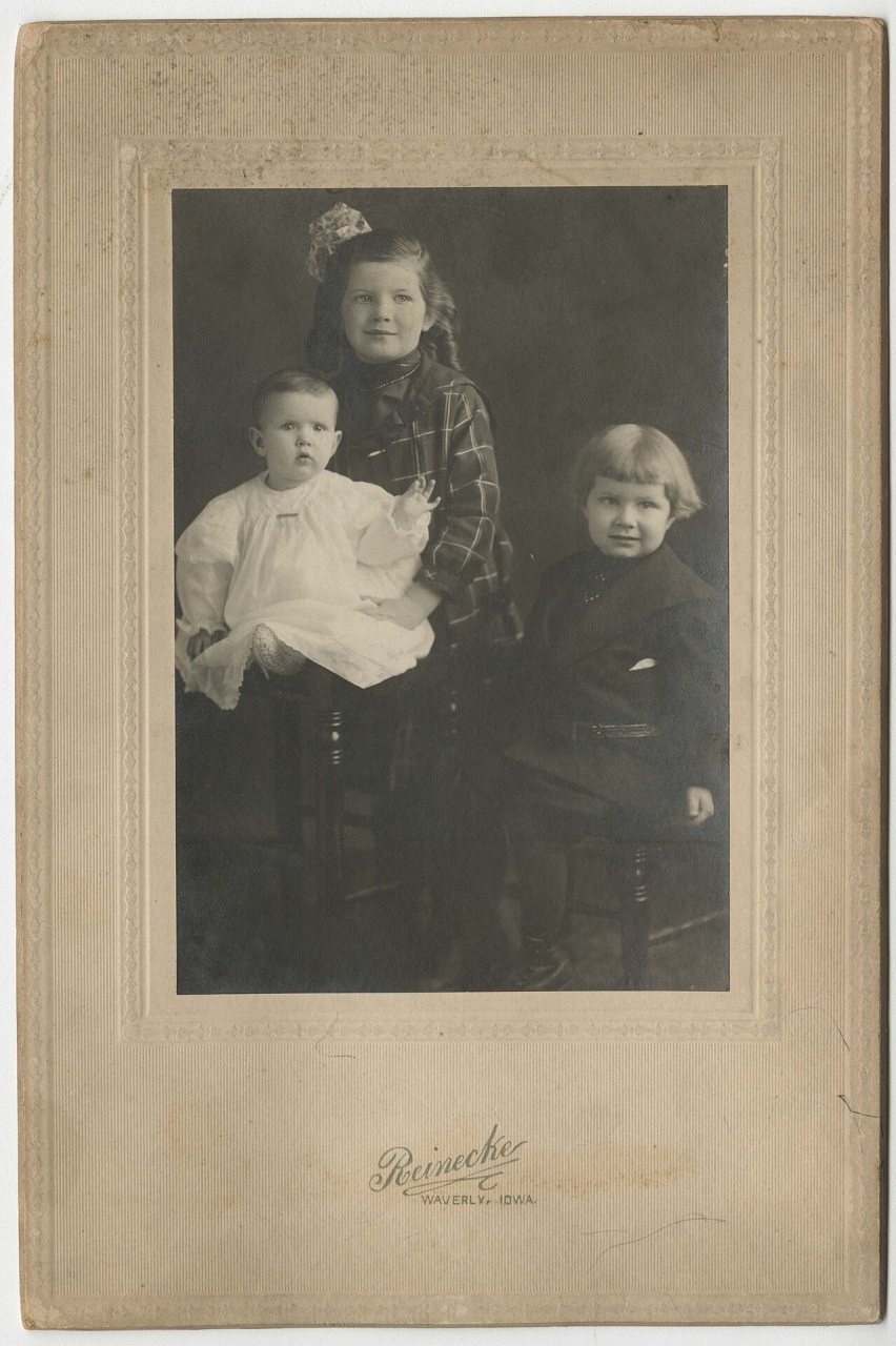 Portrait of unidentified children, ca. 1900