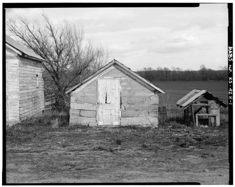 Kandt-Domann Farmstead, Smokehouse, State Route 3
