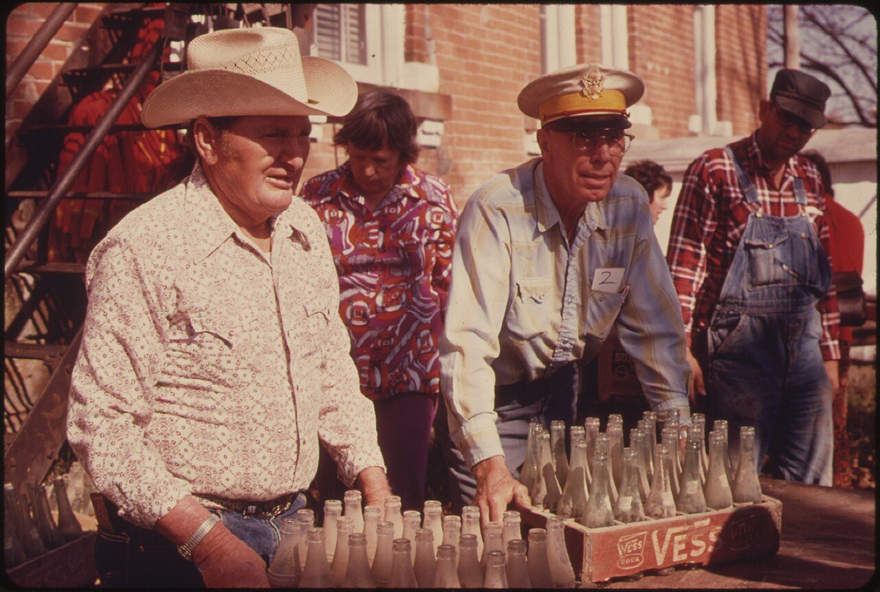 AUCTIONEERS SELLING ITEMS FROM THE SCHOOLHOUSE IN WHITE CLOUD, KANSAS, NEAR TROY. THE PROCEEDS WENT TO THE MA HUSH KA..…