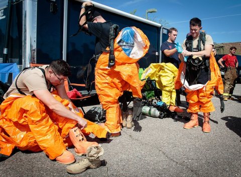 Arizona National Guard Unit provides expertise to First Responders 150404-Z-LW032-145