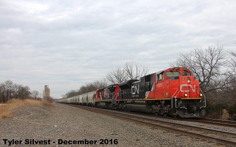 CN 8911 Leads WB Covered Hopper Edgerton, KS 12-15-16