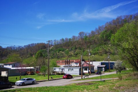 Allen-from-RR-tracks-ky