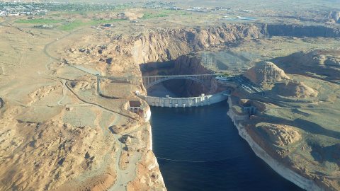 Lac powell 2016 Glen Canyon Bridge and Visitor Center