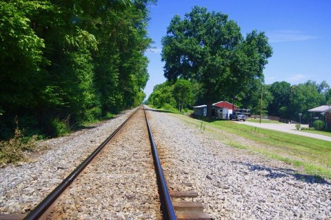 Mentor-RR-tracks-ky
