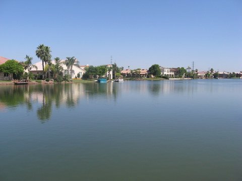 Picture of lake front in Val Vista Lakes in