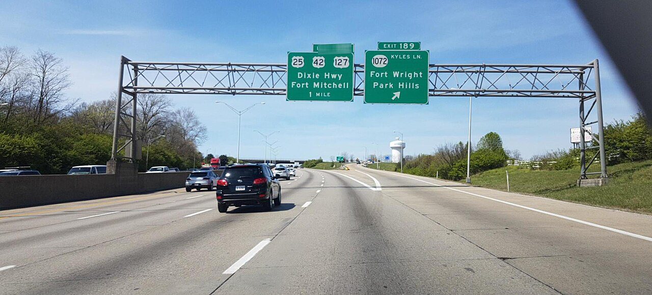 Southbound Interstate 71 and 75 at Kyles Lane - Mapillary (WnqBrmNNaJrQ2AB9bzi47w)