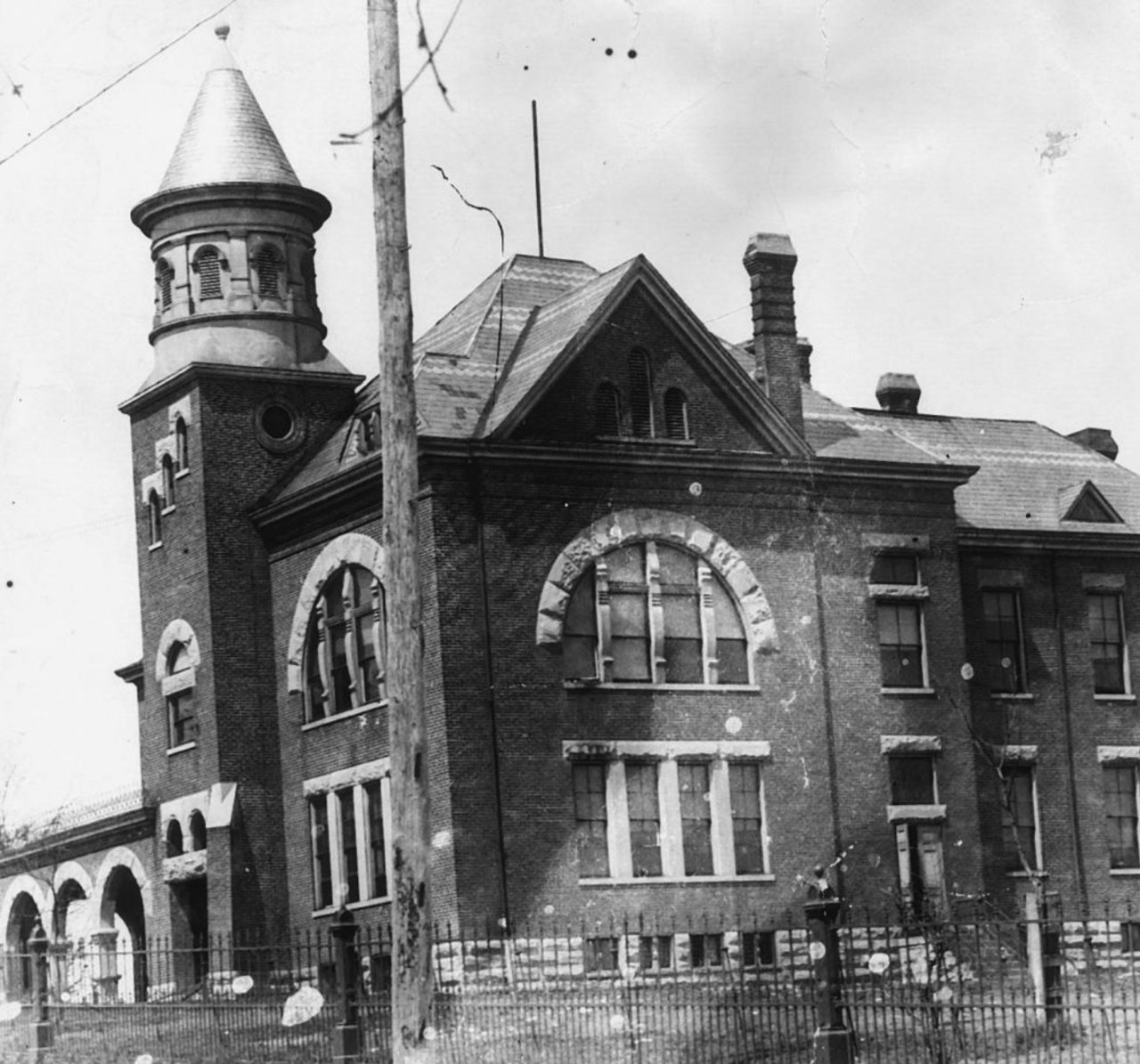 Paris City School (1890–1907) former building on 7th Street