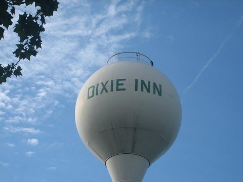 Dixie Inn, LA, water tower IMG 0923