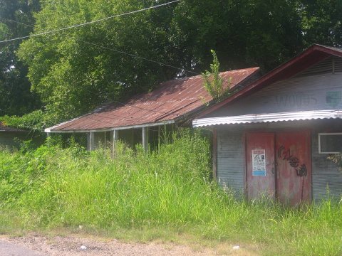 Abandoned buildings in Waterproof, LA IMG 1229
