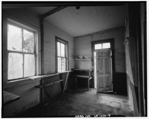 Interior, room in southeast corner of depot looking southeast - Missouri Pacific Railway Depot, Natches Street (State H…