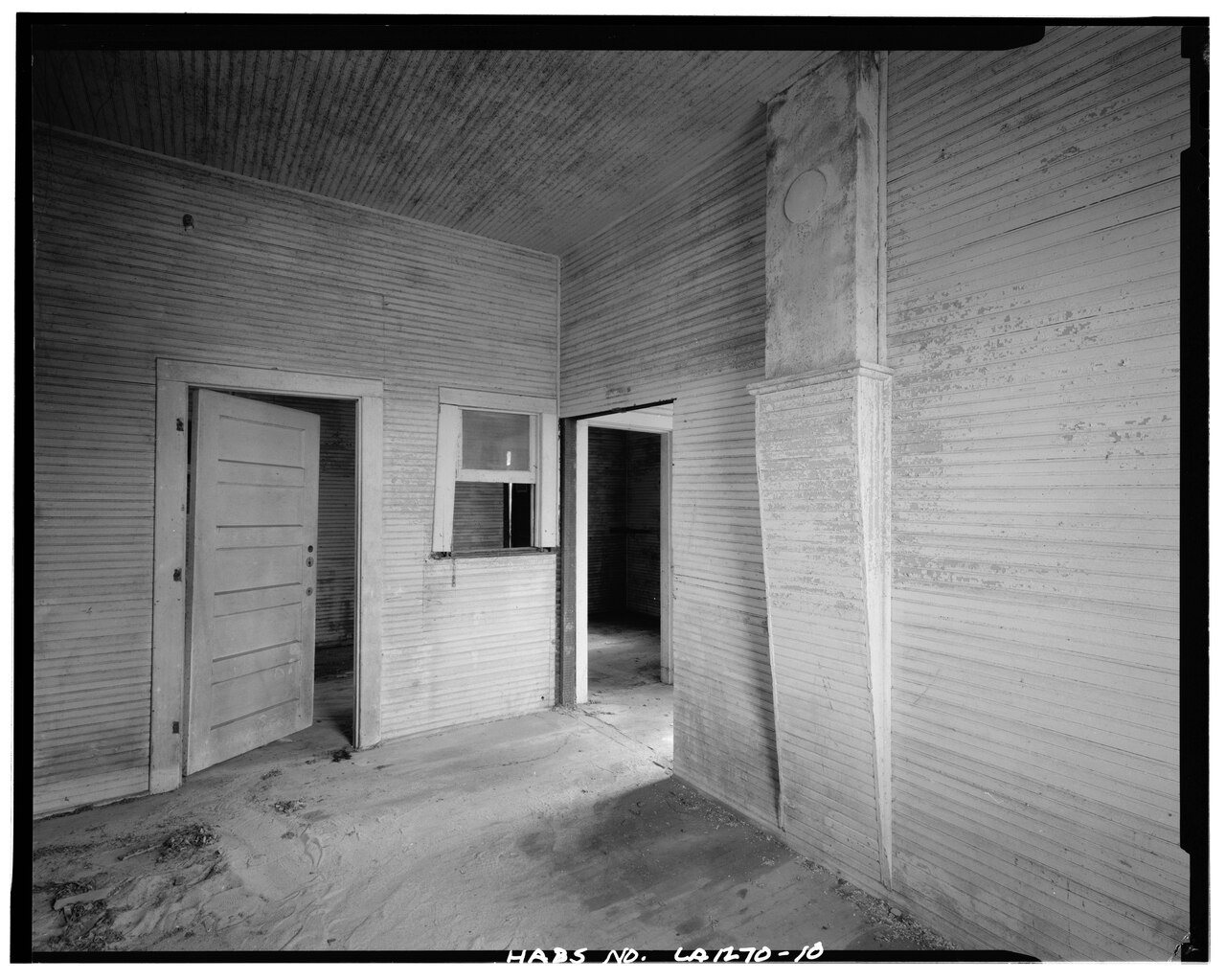 Interior, room in southwest corner of depot looking northeast - Missouri Pacific Railway Depot, Natches Street (State H…