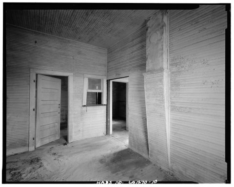 Interior, room in southwest corner of depot looking northeast - Missouri Pacific Railway Depot, Natches Street (State H…