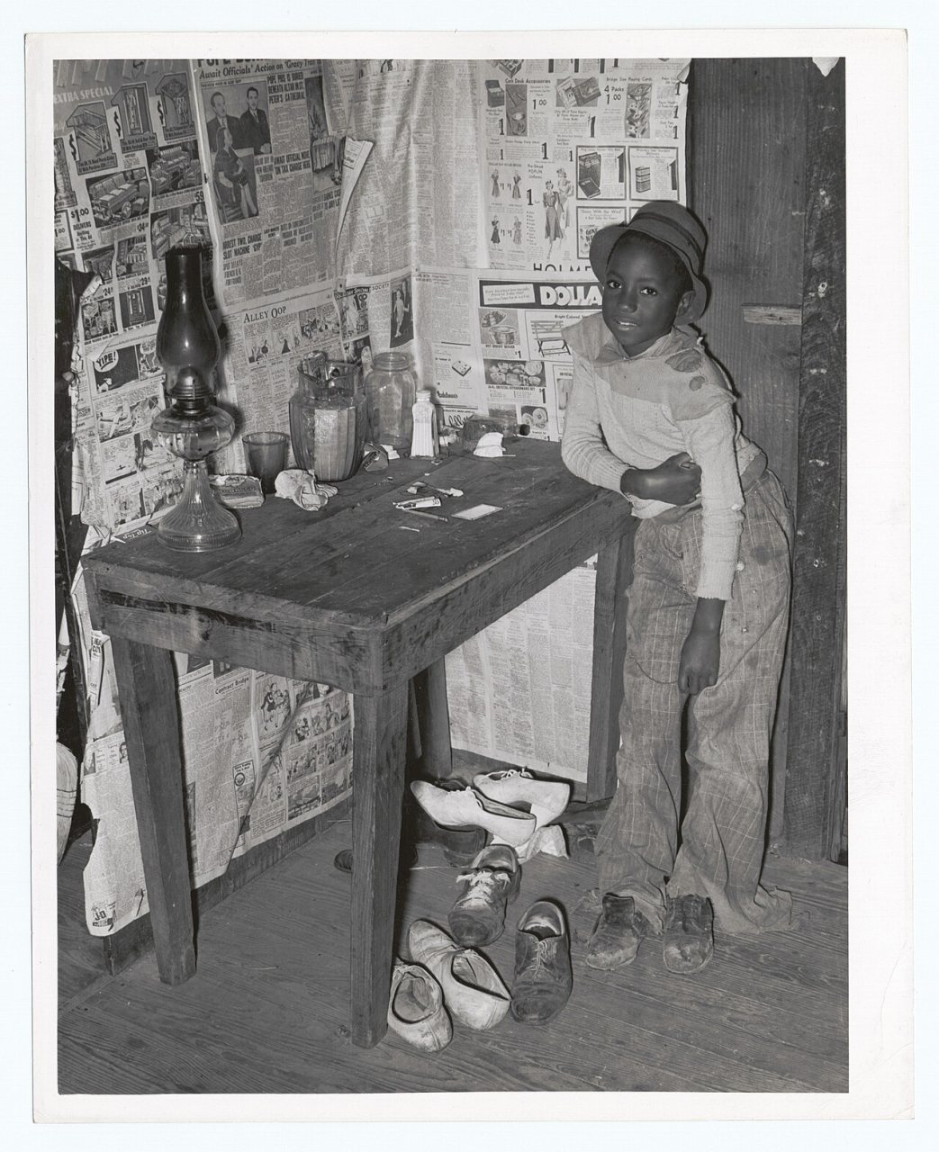 Corner of room of living quarters provided for Negro strawberry pickers near Independence, Louisiana, April 1939