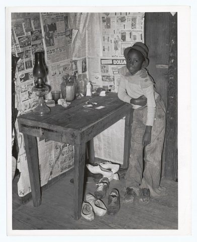 Corner of room of living quarters provided for Negro strawberry pickers near Independence, Louisiana, April 1939