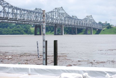 Flood elevation river gages and Natchez–Vidalia Bridge