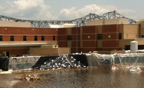 Flooding in Vidalia, La on May 13 2011 Floodwall